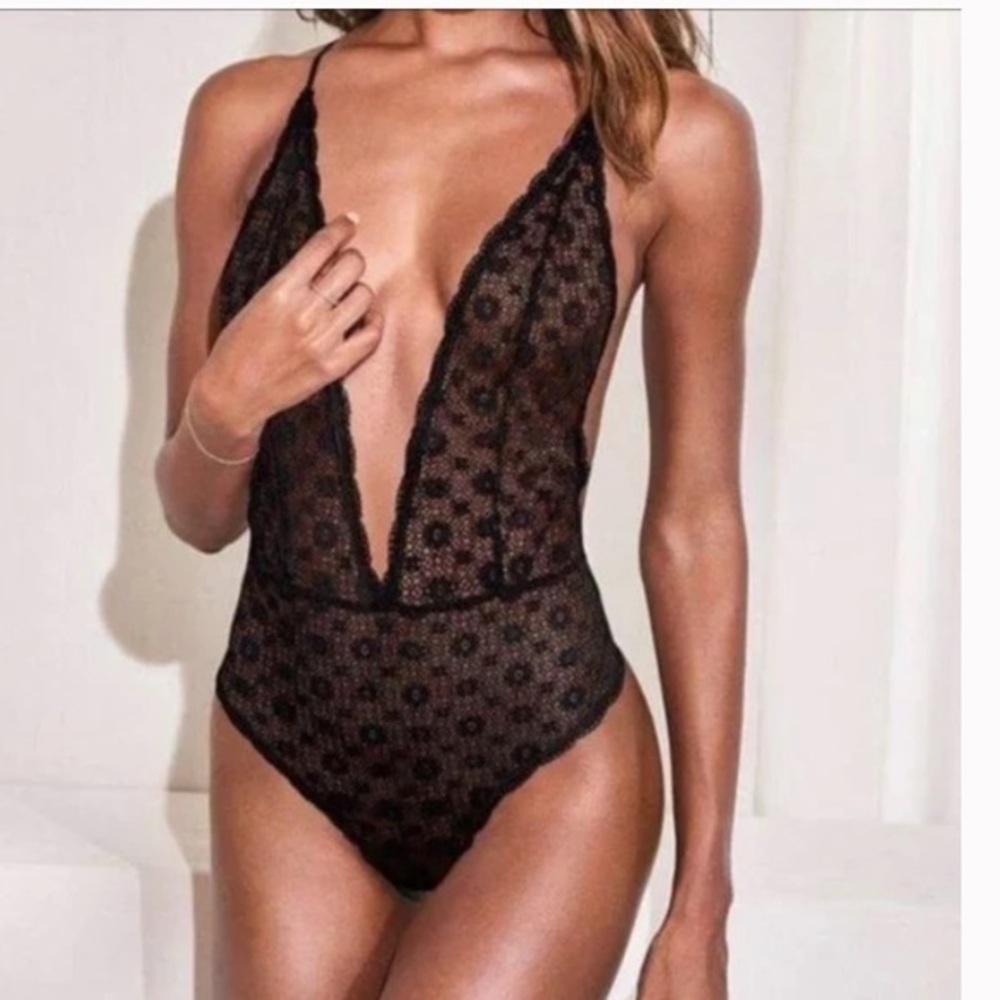Victoria’s Secret Lace Bodysuit Lingerie in Black NWT